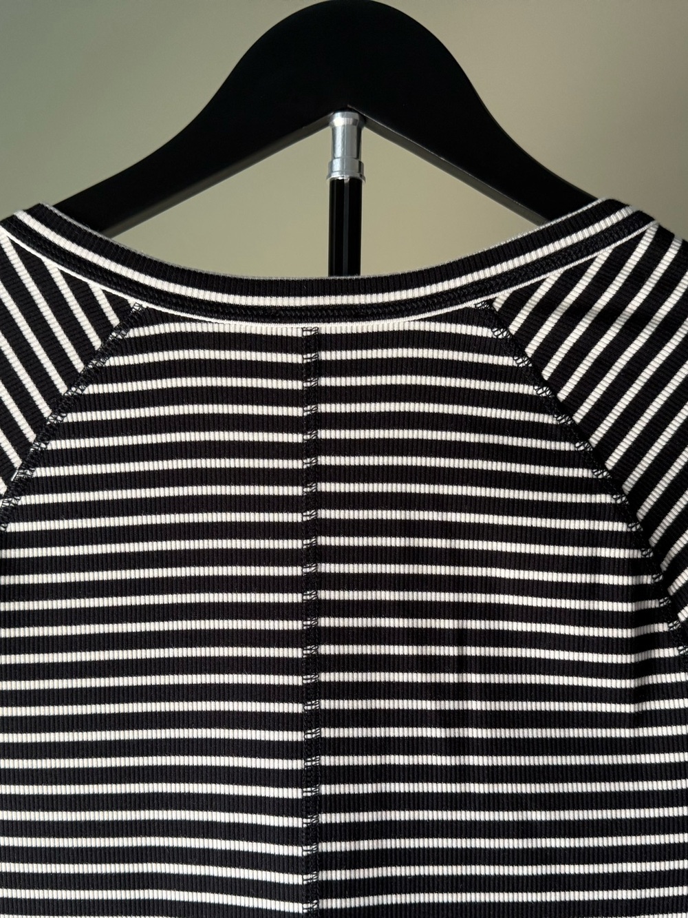 NWT T by TALBOTS Black & White Stripe Long-Sleeve Henley Top SZ M (17" P2P) - Picture 8 of 13